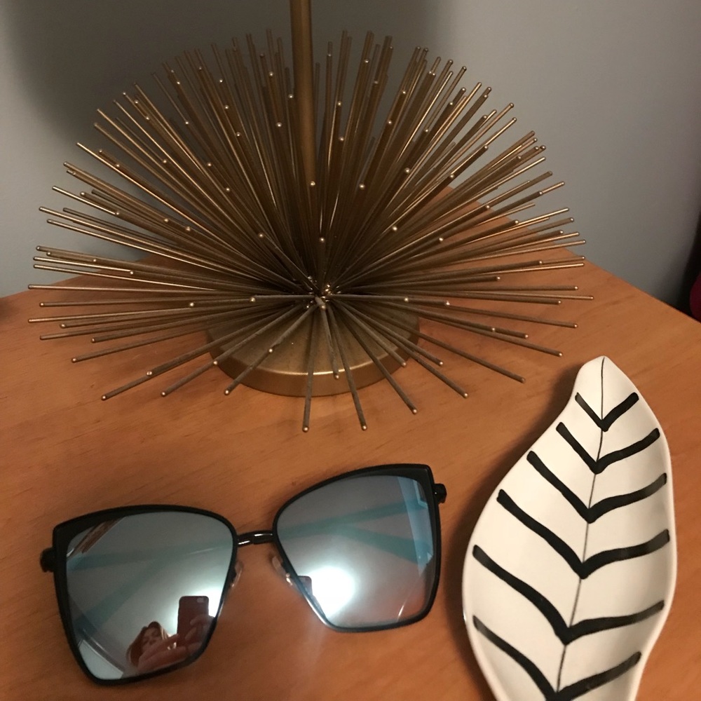 Brand new NEVER worn “Becky” DIFF sunglasses!!